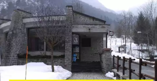 AL__DRAGO__NERO__INGRESSO_CON_SCRITTA.jpg