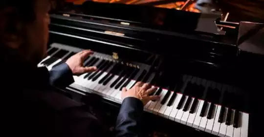 tastiera_e_mani__momenti-musicali_002.jpg